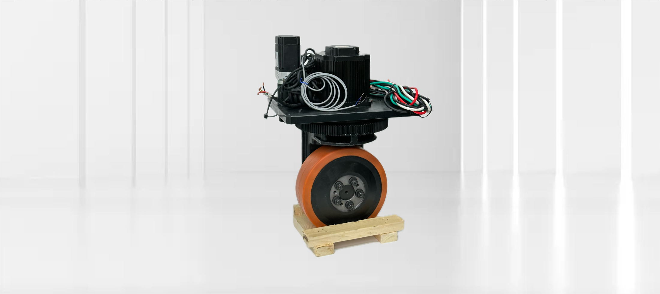 Drive Performance Study of Single Wheel AGV: Structure, Braking Stability, and Drive System Comparison